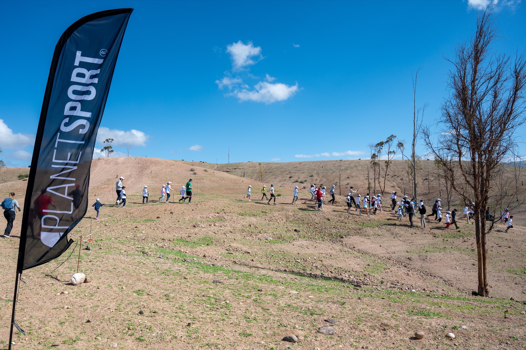 Enfants sur le parcours nature du Kids Trail Takerkoust